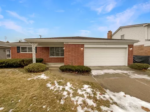 23346 S Colonial, Saint Clair Shores, MI 48080