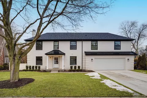 52 Hawthorne Rd, Village Of Grosse Pointe Shores, MI 48236