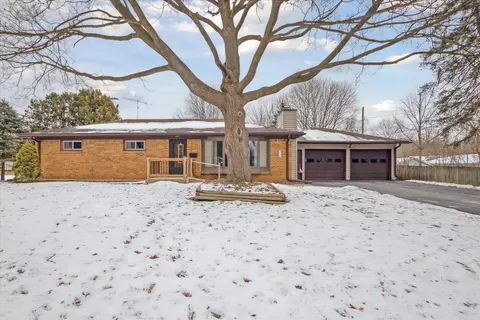 310 Taylor Ln, Chelsea, MI 48118
