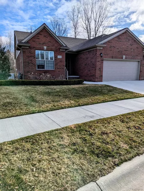 12341 Twin Brook Dr, Bruce Township, MI 48065