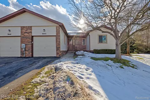 9045 E Bluewater Dr, Springfield, MI 48348