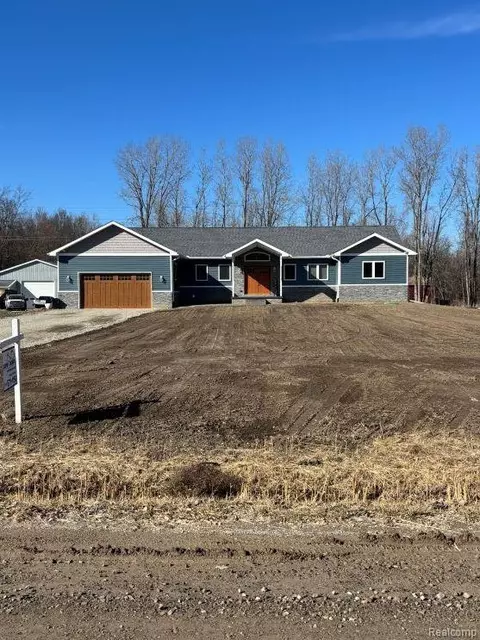 27500 Bredow Ave, Huron, MI 48174