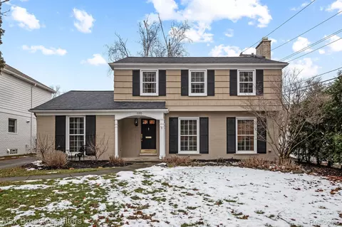 1055 Donmar Crt Ct, Birmingham, MI 48009