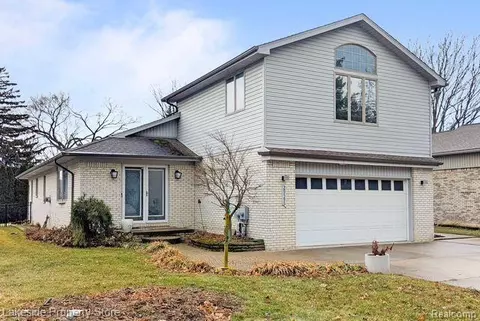 29596 Riverside Bay, Harrison, MI 48045