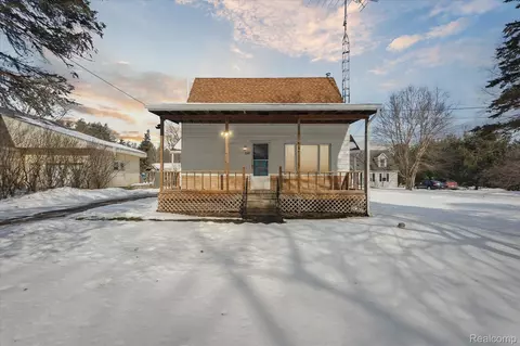 5369 Sitka St, Burton, MI 48519