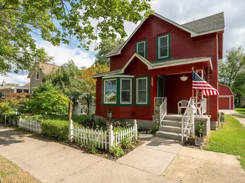 526 Monroe Ave, Grand Haven, MI 49417