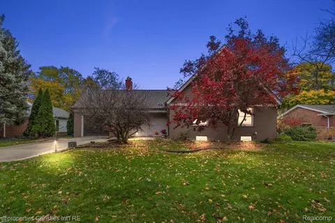 1648 Yorkshire Rd, Birmingham, MI 48009