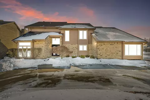 5547 Maple Leaf Crt Ct, West Bloomfield, MI 48322