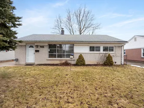 1227 E Harwood Ave, Madison Heights, MI 48071