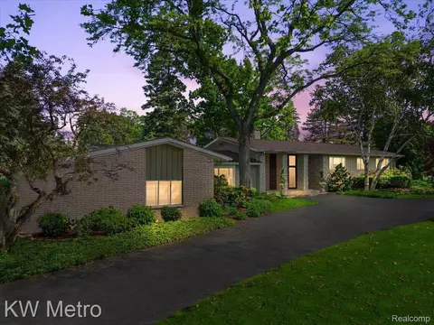 149 Marblehead Dr, Bloomfield Hills, MI 48304