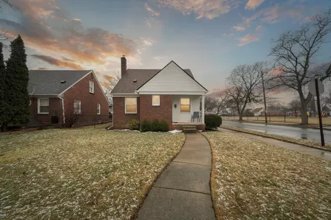 1937 Vinewood St, Wyandotte, MI 48192