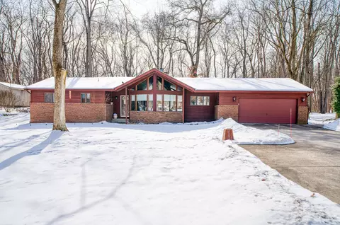 7170 Cowell Rd, Brighton, MI 48116