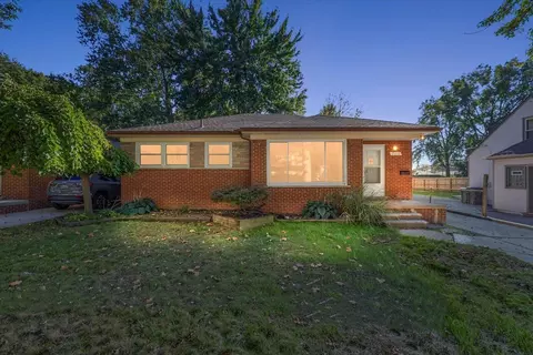 21610 Fresard St, Saint Clair Shores, MI 48080