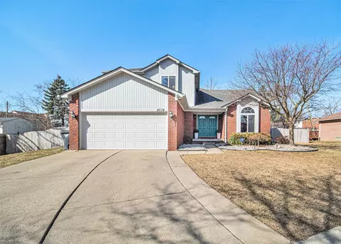2074 Gabriel Crt Ct, Troy, MI 48083