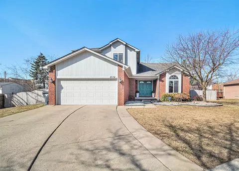 2074 Gabriel Crt Ct, Troy, MI 48083