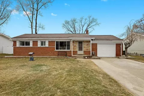 22867 Kay St, Lyon, MI 48178