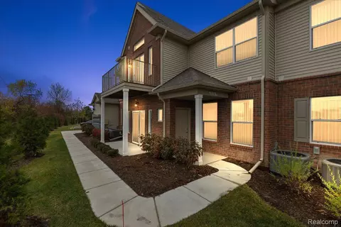8316 Heywood Cir #12, Sterling Heights, MI 48312