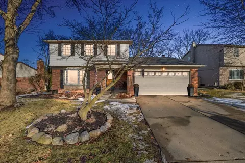 924 Jeffrey Dr, Northville, MI 48167