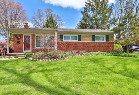 9290 Louisiana St, Livonia, MI 48150