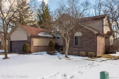 5909 Lockwood, West Bloomfield, MI 48322