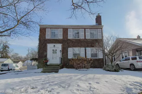 34805 Chestnut St, Wayne, MI 48184