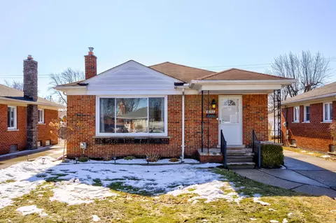21204 Erben St, Saint Clair Shores, MI 48081
