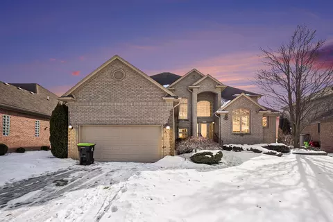 17078 Country Club Dr, Macomb, MI 48042
