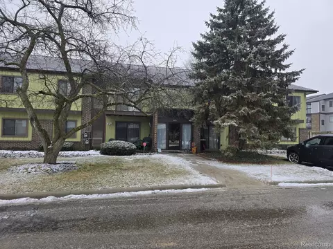 1472 W Chateau Vert St, Ypsilanti, MI 48197