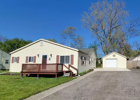 1551 Eberly Rd, Flint, MI 48532