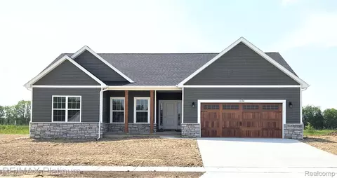 13198 Westwinds Dr, Fenton, MI 48451