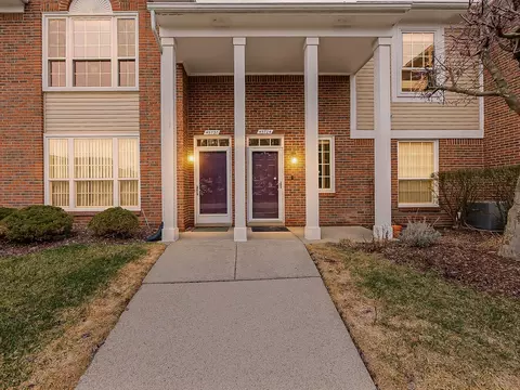 45724 Warwick Dr, Macomb, MI 48044
