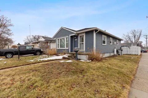 904 E Garfield Ave, Hazel Park, MI 48030