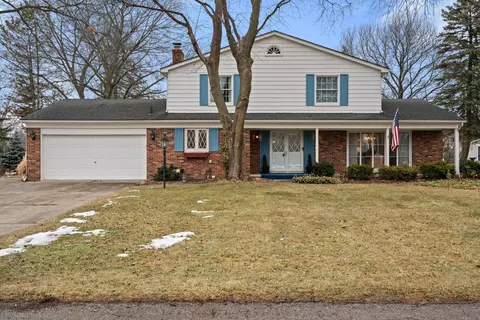 20077 S Riverhill Dr, Clinton Township, MI 48036