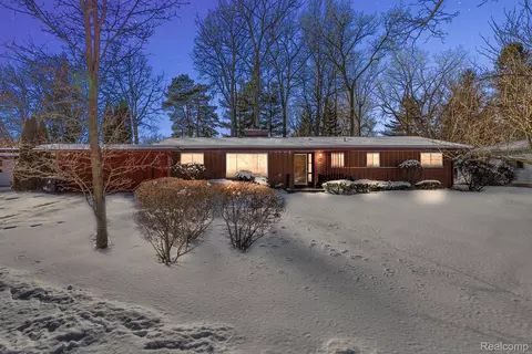 4517 Andre St, Midland, MI 48642