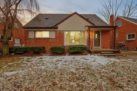 7530 Merrick St, Taylor, MI 48180