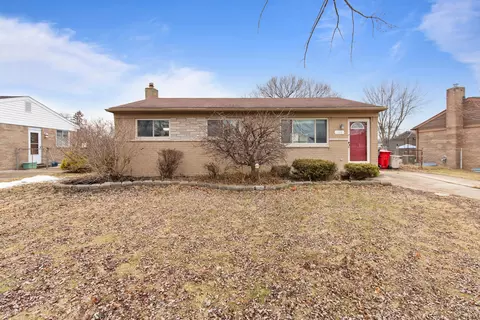 17841 Edgefield Dr, Clinton Township, MI 48035
