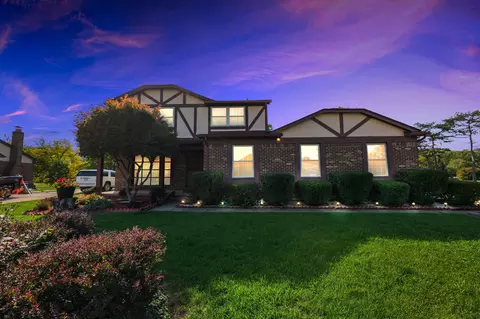 621 Lockmoore Crt Ct, Rochester Hills, MI 48307