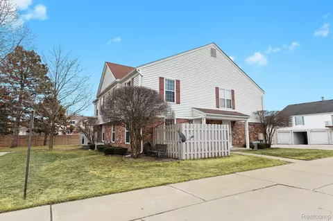 35642 Stillmeadow Ln, Clinton Township, MI 48035