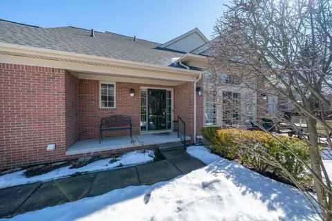 219 Harrington Dr, Troy, MI 48098