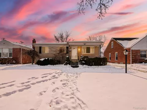 21316 Sunnydale St, Saint Clair Shores, MI 48081