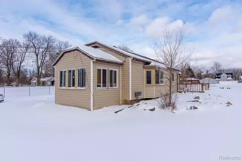 4207 Aurelius Rd, Lansing, MI 48910 photo 1