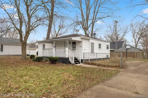5121 Croissant St, Dearborn Heights, MI 48125