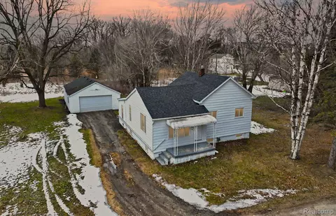 3449 Taylor Ct, Auburn Hills, MI 48326
