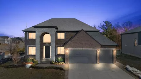 50998 Mistwood Dr, Macomb, MI 48042