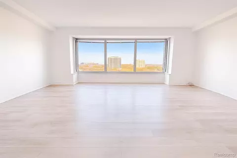 1300 E Lafayette St #1209, Detroit, MI 48207