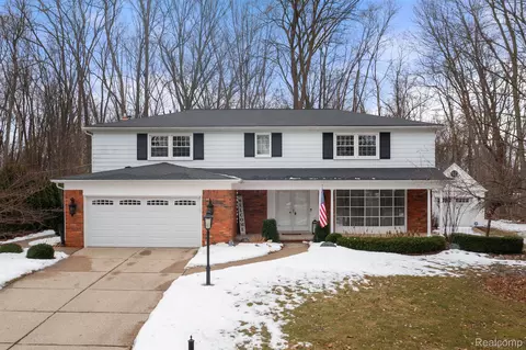 17036 Tall Timber St, Clinton Township, MI 48036