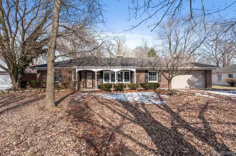 19081 Collinson Ave, Eastpointe, MI 48021