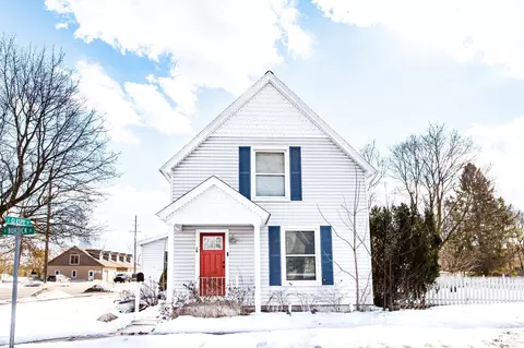 76 E Burdick St, Oxford, MI 48371
