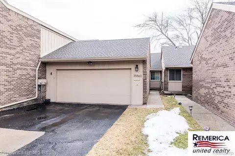 35563 Heritage Ln, Farmington, MI 48335