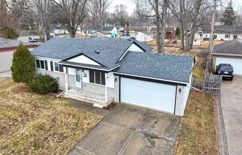 23937 Talbot St, Saint Clair Shores, MI 48082
